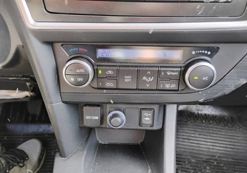 Toyota Auris II Touring Sports D-4D 90 90KM 2014 Toyota Auris 2014r, Salonowa, 1.4 D4D. Uszkodzony lewy bok. Jezdzi. VAT 23, zdjęcie 9
