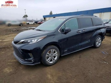 Toyota Sienna III 2021 Toyota Sienna Xse 2021 2.5 Hybryda Plug-in 245KM
