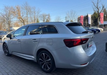 Toyota Avensis III Wagon Facelifting 2015 2.0 D-4D 143KM 2018 Toyota Avensis salon Polska 2.0 Diesel 143KM, zdjęcie 3