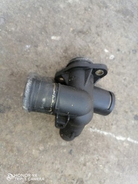 OE 06D121133A: ФЛАНЕЦ ТРУБЫ ОХЛАЖДАЮЩЕЙ ЖИДКОСТИ