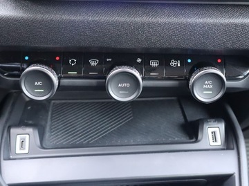 Citroen C4 III SUV 1.2 PureTech 130KM 2021 Citroen C4 1.2 PureTech, Salon Polska, Serwis ASO, zdjęcie 12