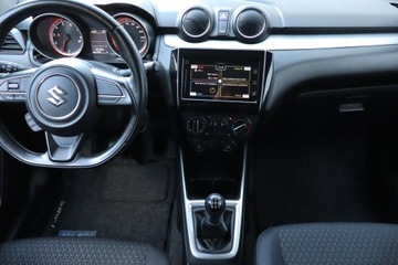 Suzuki Swift VI Hatchback 1.2 DualJet 90KM 2018 Suzuki Swift 1.2 DualJet, Salon Polska, zdjęcie 11