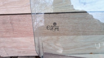 SKLO (OKNO) BOČNÍ PRAVÁ PŘEDNÍ ORIGINÁLNÍ VOLKSWAGEN FOX 3D