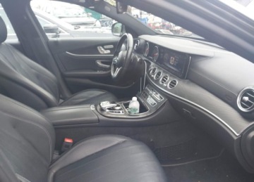 Mercedes Klasa E W213 2019 Mercedes-Benz Klasa E 2019r., E 300 4matic, 2L, od ubezpieczalni 2.0 244KM, zdjęcie 9