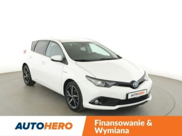 Toyota Auris II Hatchback 5d Facelifting 1.8 Hybrid 136KM 2018 Toyota Auris kamera grzane fotele tempomat, zdjęcie 9