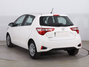 Toyota Yaris III Hatchback 5d Facelifting 2017 1.5 Dual VVT-iE 111KM 2020 Toyota Yaris 1.5 Dual VVT-i, Salon Polska, Klima, zdjęcie 3