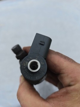 AUDI A4 B7 B8 A6 2.0TDI VSTŘIKOVACÍ TRYSKA 03L130277J 0445110369