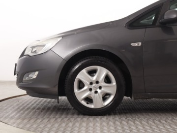 Opel Astra J Hatchback 5d 1.4 Twinport ECOTEC 100KM 2010 Opel Astra 1.4 16V, GAZ, Klima, Parktronic, zdjęcie 14