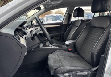 Volkswagen Passat B8 Variant Facelifting 2.0 TDI SCR 150KM 2023 Volkswagen Passat Variant SalonPL Elegance 2.0TDI 150KM Podg.Fotele NAVI T, zdjęcie 8