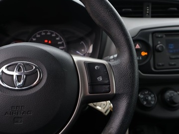 Toyota Yaris III Hatchback 5d Facelifting 2017 1.5 Dual VVT-iE 111KM 2018 Toyota Yaris 1.5 Dual VVT-i, Salon Polska, GAZ, zdjęcie 15