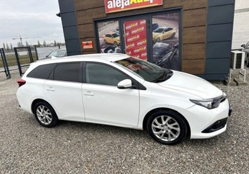 Toyota Auris II Touring Sports Facelifting 1.6 D-4D 112KM 2017 Toyota Auris 1.6 D 112 KM 135.000 km 2017r Warszawa 1.6 Diesel