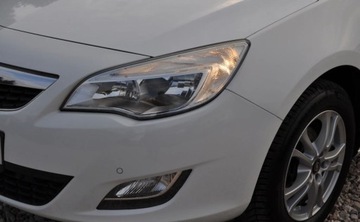 Opel Astra J Sports Tourer 1.4 Twinport ECOTEC 100KM 2012 Opel Astra 150 JAHRE Benzyna Tempomat Cz. parkowania Klimatyzacja 1.4 100KM, zdjęcie 28