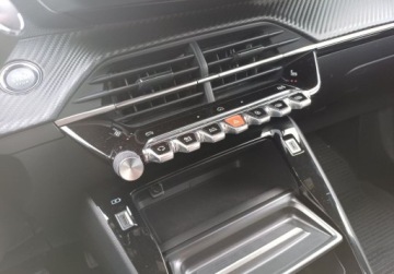 Peugeot 2008 II SUV 1.2 PureTech 130KM 2023 Peugeot 2008 35 Allure 130 KM Automat GWARANCJA FV23 1.2 Benzyna, zdjęcie 16