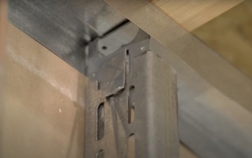 Kątownik stalowy perforowany montażowy do drzwi CW/UA 73mm KNAUF 4 szt.