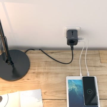Uniwersalny podróżny adapter gniazda sieciowego pasuje w 150 krajach