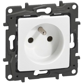 Gniazdo pojedyncze z uziemieniem Biały Legrand Niloe Step