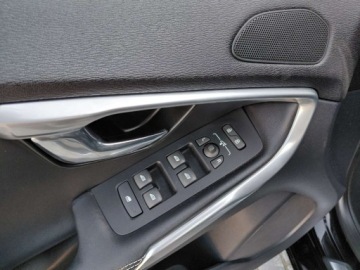 Volvo V40 II 2018 Volvo V40 R Design Automat Navi Kamera Led 1.5 Benzyna 122KM, zdjęcie 9