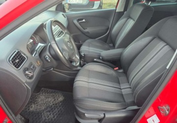 Volkswagen Polo V Hatchback 5d 1.6 TDI-CR DPF 90KM 2013 Volkswagen Polo Volkswagen Polo Match 1.6 TDI 90 KM PolSkory PDC Klimatyza, zdjęcie 27