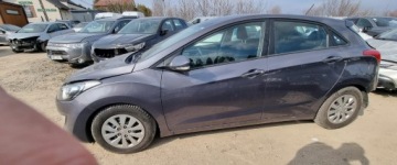 Hyundai i30 II Hatchback 5d 1.4 MPI 100KM 2015 Hyundai i30 2015r, 1.4 Benzyna. Uszkodzony prawy bok i tyl. Jezdzi. 1.4, zdjęcie 18