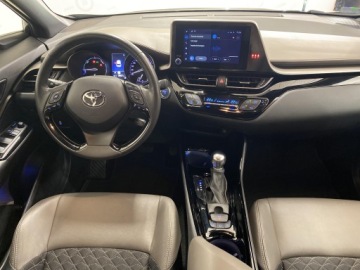 Toyota C-HR I Crossover Facelifting 2.0 Hybrid Dynamic Force 184KM 2022 Toyota C-HR 2.0 Hybrid Executive Toyota C-HR 2.0 E, zdjęcie 2