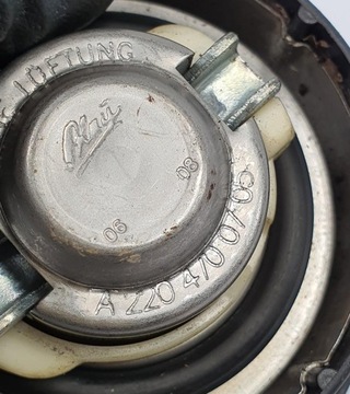 ZÁCPA  PLNĚNÍ PALIVA MERCEDES W245 A2204700705