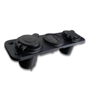 Панель управления с переключателями 12 В, разветвитель гнезда прикуривателя USB.