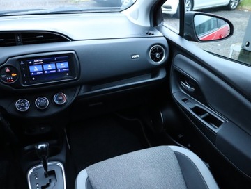 Toyota Yaris III Hatchback 5d Facelifting 2017 1.5 Dual VVT-iE 111KM 2020 Toyota Yaris 1.5 Dual VVT-i, Salon Polska, zdjęcie 7