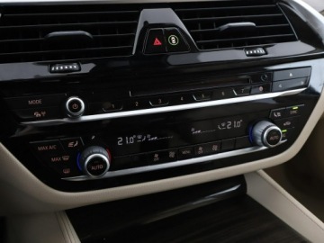 BMW Seria 5 G30-G31 Touring 520d 190KM 2019 BMW 520 Automat Luxury Line Nawigacja Tempomat, zdjęcie 27