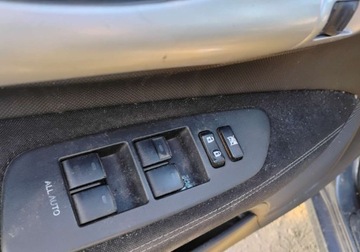 Toyota Auris I Hatchback 1.6 Valvematic 132KM 2010 Toyota Auris 2010r, 1.6Benzyna. Uszkodzony przod i lewy bok. 1.6 Benzyna, zdjęcie 6