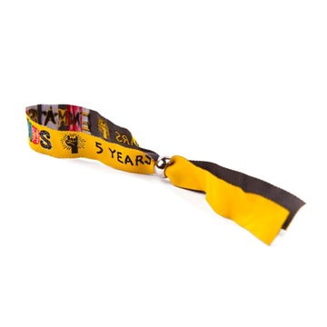 1500x ВЫШИВАННЫЕ КОНЦЕРТНЫЕ ЛЕНТЫ С ПРИНТОМ И ТЕКСТОВЫМ ЛОГОТИПОМ НА ЗАКРЫТКЕ