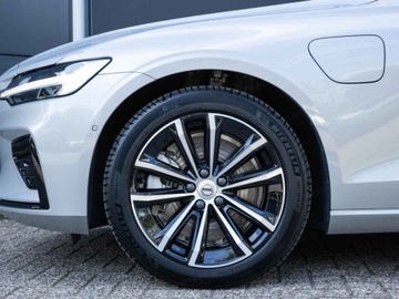 Volvo V60 II  2025 VOLVO V60 T6 AWD Plug-In Hybrid Plus Dark Combi 2.0 (398KM) 2025, zdjęcie 12