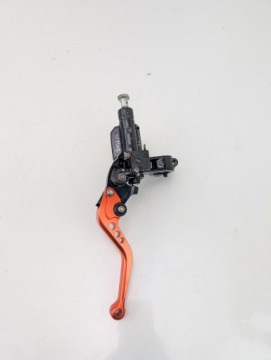 KTM DUKE 125 390 17-23 ПЕРЕДНИЙ ТОРМОЗНОЙ НАСОС