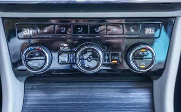 Skoda Superb III Kombi Facelifting 2.0 TSI 190KM 2022 Skoda Superb 2.0TSI 190KM DSG Style Grzane fotele kierownica El klapa GWAR, zdjęcie 27