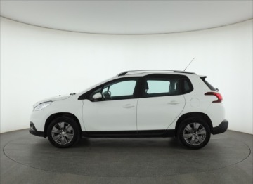 Peugeot 2008 I SUV Facelifting 1.2 PureTech 110KM 2017 Peugeot 2008 1.2 PureTech, Salon Polska, zdjęcie 2