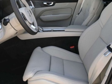 Volvo XC60 II 2026 VOLVO XC60 B5 AWD Ultra Dark Suv 2.0 (250KM) 2026, zdjęcie 4