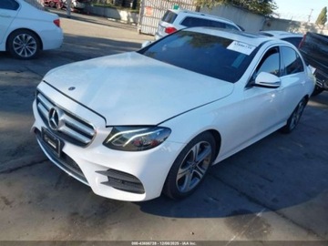 Mercedes Klasa E W213 2019 Mercedes-Benz Klasa E E 300, od ubezpieczalni 2.0 Benzyna 241KM, zdjęcie 1