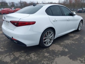 Alfa Romeo Giulia II Sedan 2.0 TBi 280KM 2019 Alfa Romeo Giulia 2019 ALFA ROMEO GIULIA TI SPORT AWD 2.0 Benzyna 280KM, zdjęcie 6