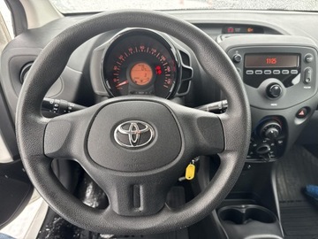 Toyota Aygo II Hatchback 5d 1.0 VVT-i 69KM 2016 Toyota Aygo 1.0 VVT-i X II (2014-) 1.0 VVT-i X, zdjęcie 13