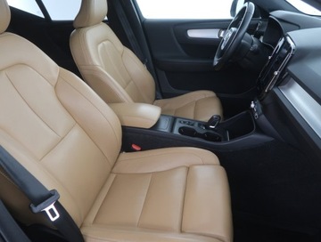 Volvo XC40 Crossover 2.0 D4 190KM 2018 Volvo XC40 D4 AWD, Salon Polska, Serwis ASO, zdjęcie 8
