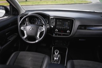 Mitsubishi Outlander III SUV PHEV Facelifting 2020 2.4 PHEV 224KM 2020 Mitsubishi Outlander 2.4 PHEV, Salon Polska, zdjęcie 2