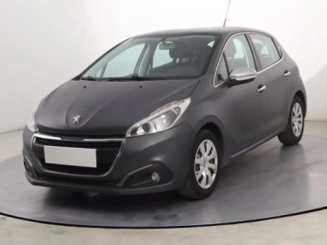 Peugeot 208 I Hatchback 5d Facelifting 1.2 PureTech 82KM 2015 Peugeot 208 1.2 PureTech, Salon Polska, zdjęcie 1