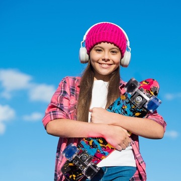 ДЕТСКИЙ СКЕЙТБОРД FISZKA, СВЕТЯЩИЕСЯ СВЕТОДИОДНЫЕ КОЛЕСА, 56 СМ, SOLID GRAFITTI ABEC-7