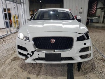 Jaguar F-Pace SUV 2.0 i4 250KM 2020 Jaguar F-Pace JAGUAR F-PACE PRESTIGE 2020 2.0 Benzyna 250KM, zdjęcie 4