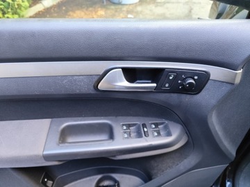 Volkswagen Touran I 2.0 TDI 140KM 2009 Volkswagen Touran 2.0 TDI 140KM Trendline 2009r, zdjęcie 15