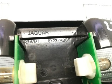 JAGUAR XF LAMPA DO ČTENÍ NA STŘECHA Z PŘEDNÍ