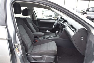 Volkswagen Passat B8 Variant Facelifting 2.0 TDI SCR 200KM 2022 Volkswagen Passat 2.0 TDi 200KM DSG7 Business SalonPL ASO NaviKameraTravel, zdjęcie 35
