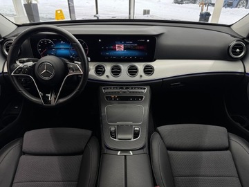 Mercedes Klasa E W213 Limuzyna Facelifting 2.0 E220d 194KM 2021 Mercedes-Benz E 220 4-Matic AMG/Avantgarde / 1 wła, zdjęcie 12