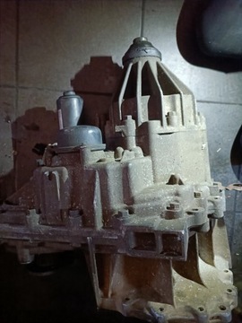 NISSAN NAVARA D40 2.5 DCI PATHFINDER R51 SEŘIZOVACÍ REDUKTOR AUTO