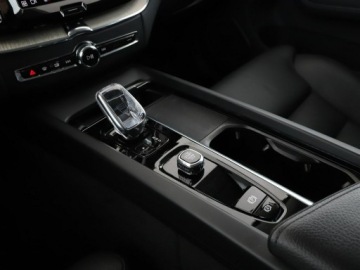 Volvo XC60 II 2022 Volvo XC 60 Kamera, Navi, Podg.fotele, Tempomat,, zdjęcie 28