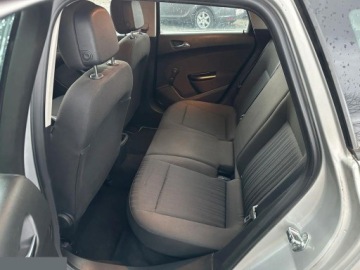 Opel Astra J Sports Tourer 1.7 CDTI ECOTEC 110KM 2011 Opel Astra 1.7 CDTI Caravan DPF Selection 110KM 2011r, zdjęcie 22